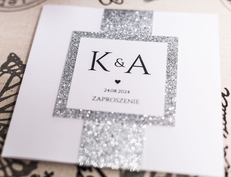 Zaproszenia ślubne srebrzone w stylu glamour z brokatem