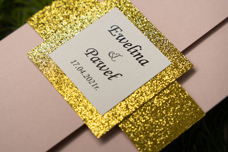 Zaproszenia na ślub envelope z opaską z brokatowego złota