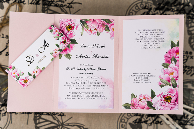 Zaproszenia ślubne kopertowe - brudny różowy papier, wnętrze z peoniami