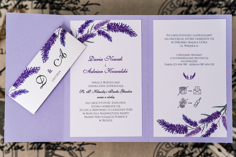 Zaproszenia ślubne kopertowe - jasne fioletowe wnętrze z fioletowymi wrzosami
