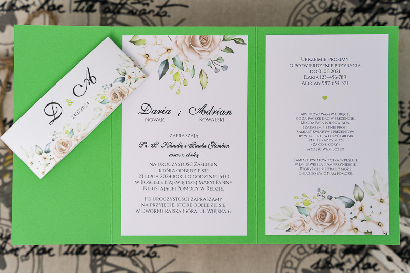Zaproszenia ślubne kopertowe - zielony papier z nadrukiem białych róż