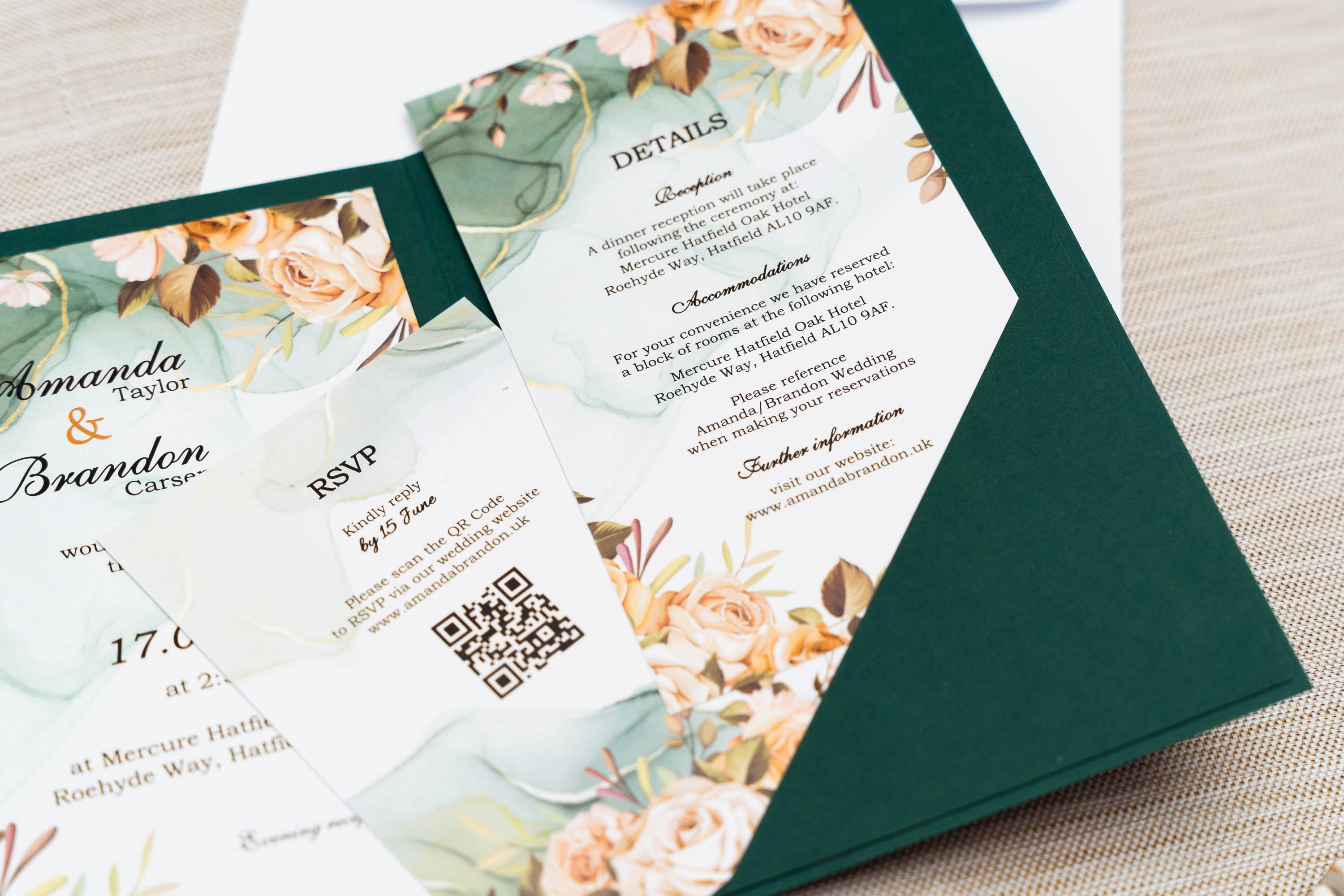 Eleganckie zaproszenia na ślub jak koperta - zielone z różami